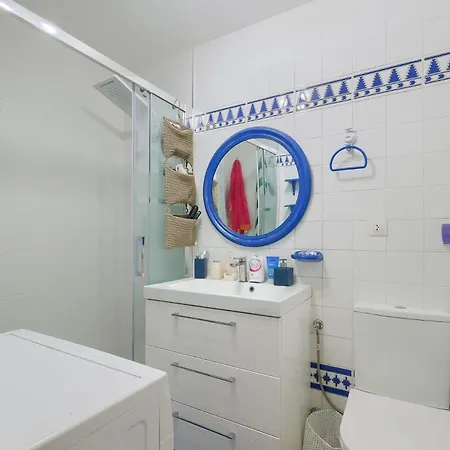 Patio Andaluz A 100 Metros De La Playa * Fuengirola