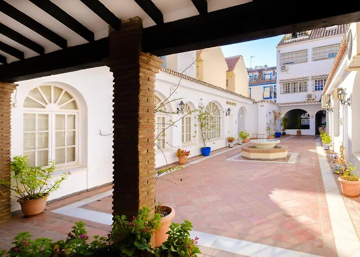 Patio Andaluz A 100 Metros De La Playa フエンヒロラ