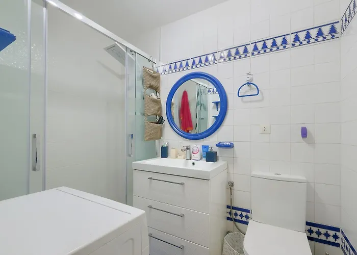 Patio Andaluz A 100 Metros De La Playa * فوينخيرولا