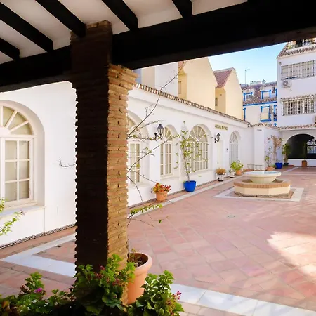 Patio Andaluz A 100 Metros De La Playa フエンヒロラ